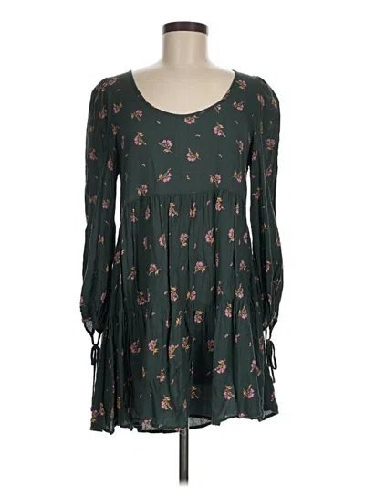 Pre-owned Urban Outfitters Casual Dress In Green