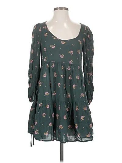 Pre-owned Urban Outfitters Casual Dress In Green