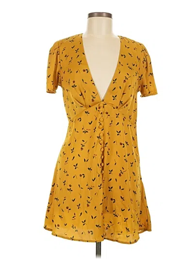 Pre-owned Urban Outfitters Casual Dress In Yellow