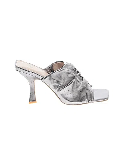 Pre-owned Urban Outfitters Heels In Gray