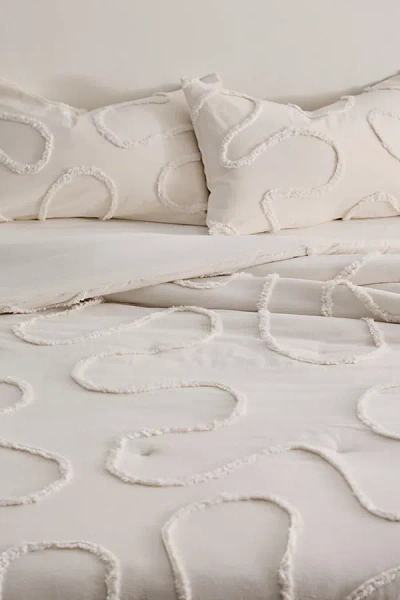 Urban Outfitters Quinn Wiggle Tufted Comforter In Cream At