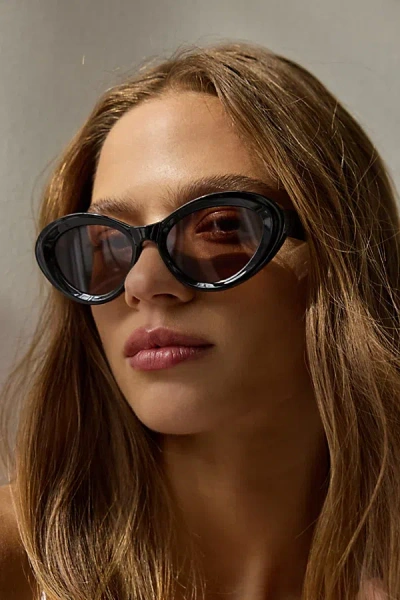 Urban Outfitters Taylor Retro Oval Sunglasses In Black, Women's At