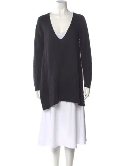 Pre-owned Urban Zen V-neck Sweater In Gray