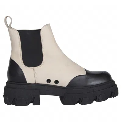 Urbnkicks Women's Neutrals / Black Chelsea Two-tone Boots