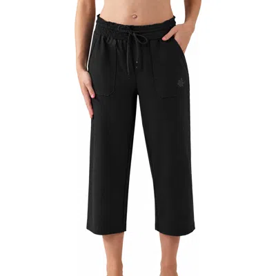Uv Skinz Everyday Wide Leg Capris In Black