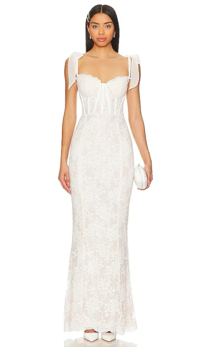 V. Chapman Romanza Gown In White Chantilly Lace