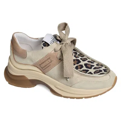 Vaddia Women's Turbo Sneaker In Taupe In Grey