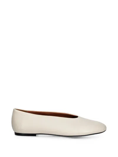 Vagabond Aleya Round-toe Leather Ballet Flats In White