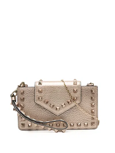 Pre-owned Valentino Garavani 2000-2025 Metallic Pebbled Calfskin Rockstud Phone Case With Chain Crossbody Bag In Gold