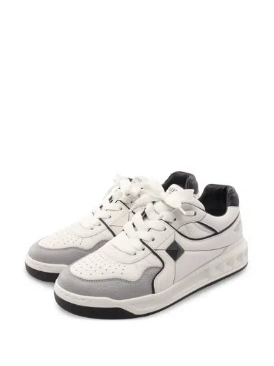 Pre-owned Valentino Garavani 2010s Low-top Sneakers In White