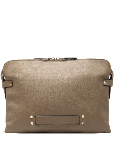 Pre-owned Valentino Garavani 2018-2026 Grained Calfskin Rockstud Clutch Bag In Brown