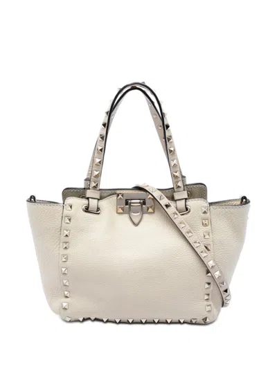 Pre-owned Valentino Garavani 2018-2026 Mini Pebbled Calfskin Rockstud Trapeze Satchel In White