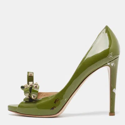Pre-owned Valentino Garavani Army Green Patent Leather Rockstud Bow Open Toe D'orsay Pumps Size 39.5