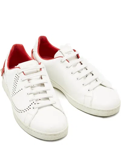 Pre-owned Valentino Garavani Backnet Rockstud Leather Sneakers In White