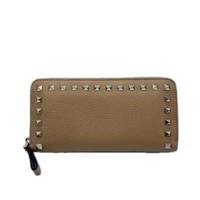 Pre-owned Valentino Garavani Valentino Beige Leather Long Wallet (bi-fold) ()