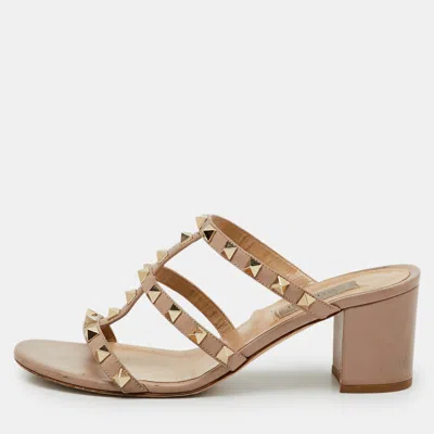 Pre-owned Valentino Garavani Beige Leather Rockstud Block Heel Slide Sandals Size 37
