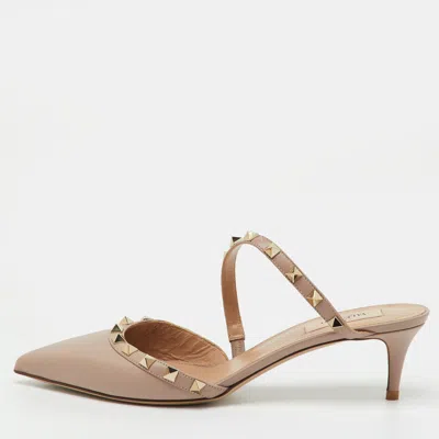 Pre-owned Valentino Garavani Beige Leather Rockstud Heel Mules Size 39.5 In Sand