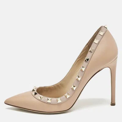 Pre-owned Valentino Garavani Beige Leather Rockstud Pointed Toe Pumps Size 36 In Sand