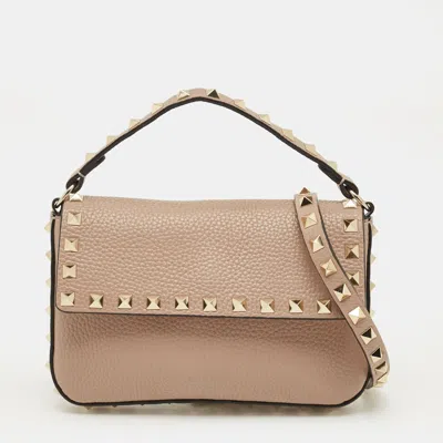 Pre-owned Valentino Garavani Beige Leather Rockstud Pouch Crossbody Bag In Sand
