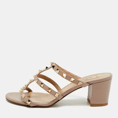 Pre-owned Valentino Garavani Beige Leather Rockstud Slide Sandals Size 39