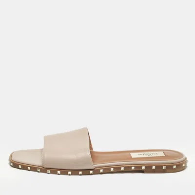 Pre-owned Valentino Garavani Beige Leather Soul Rockstud Flat Sandals Size 38