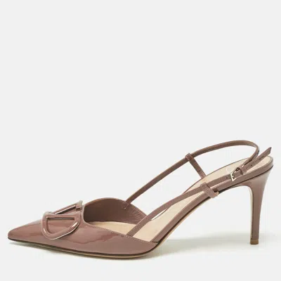 Pre-owned Valentino Garavani Beige Patent Escape Vlogo Pumps Size 40.5 In Sand