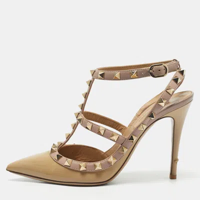 Pre-owned Valentino Garavani Beige Patent Leather Rockstud Ankle Strap Pumps Size 36 In Sand