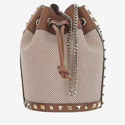 VALENTINO GARAVANI BEIGE ROCKSTUD BUCKET BAG