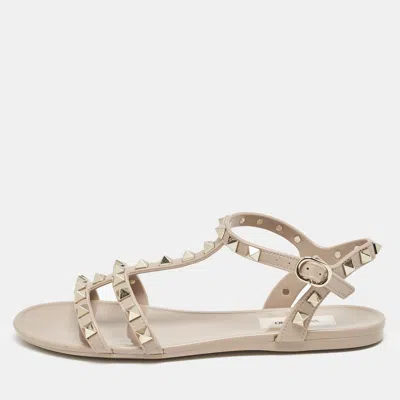 Pre-owned Valentino Garavani Beige Rubber Rockstud Ankle Strap Flat Sandals Size 35