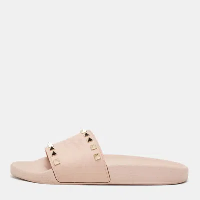Pre-owned Valentino Garavani Beige Rubber Rockstud Flat Sandals Size 40