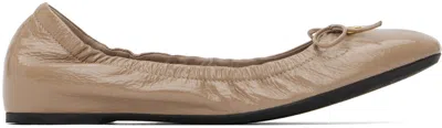 Valentino Garavani Beige Vlogo Signature Patent Ballerina Flats In Gf9 Rose Cannelle