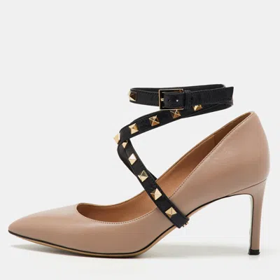 Pre-owned Valentino Garavani Beige/black Leather Rockstud Ankle Wrap Pointed Toe Pumps Size 36.5 In Sand