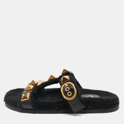 Pre-owned Valentino Garavani Black Leather And Shearling Roman Stud Flat Slide Sandals Size 39