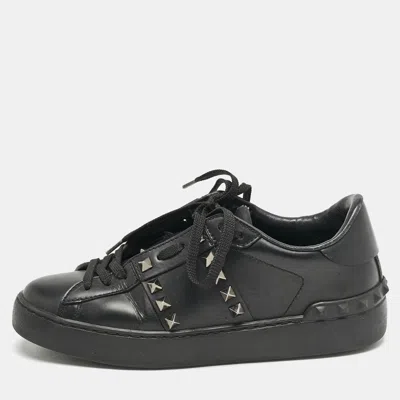 Pre-owned Valentino Garavani Black Leather Rockstud Low Top Sneakers Size 36