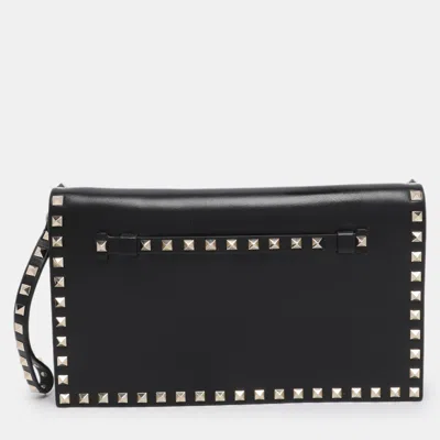 Pre-owned Valentino Garavani Black Leather Rockstud Wristlet Clutch