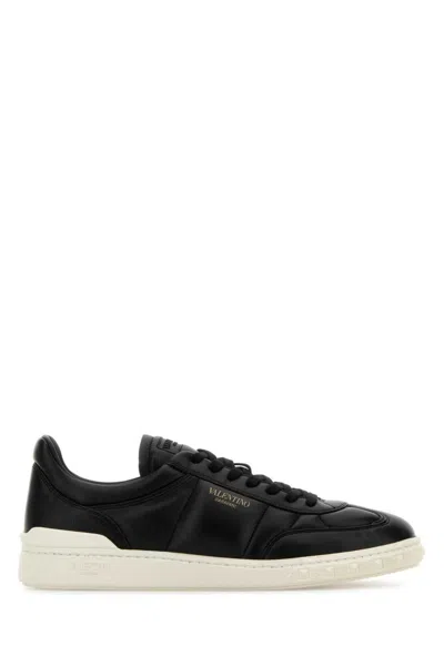 VALENTINO GARAVANI BLACK LEATHER UPVILLAGE SNEAKERS