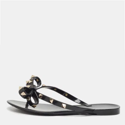 Pre-owned Valentino Garavani Black Rubber Bow Rockstud Thong Flats Size 35