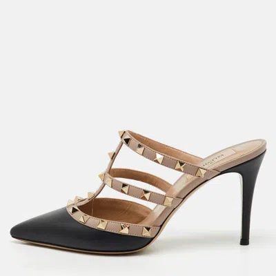Pre-owned Valentino Garavani Black/beige Leather Rockstud Pointed Toe Mules Size 38
