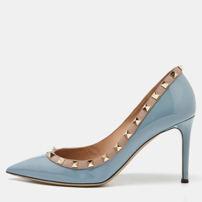 Pre-owned Valentino Garavani Blue/beige Patent And Leather Rockstud Pumps Size 39