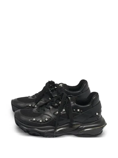 Pre-owned Valentino Garavani Bounce Studded-embellishment Sneakers In Black