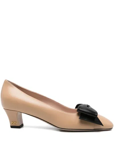 Valentino Garavani Bow-detail Leather Pumps In Neutral