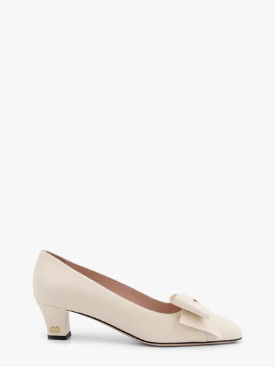 Valentino Garavani Women  Bowow Leather Dã©colletã© With Bow Detail In White
