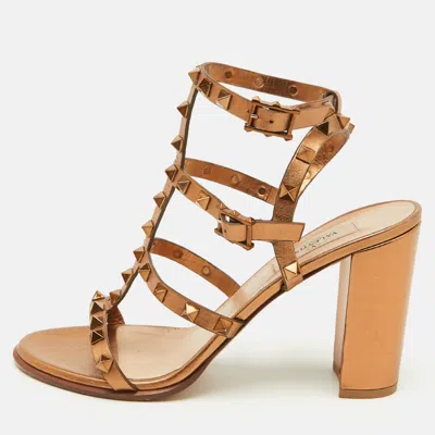 Pre-owned Valentino Garavani Bronze Leather Rockstud Cage Ankle Strap Sandals Size 38.5 In Brown