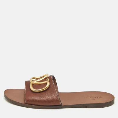 Pre-owned Valentino Garavani Brown Leather Escape Vlogo Flat Slides Size 39