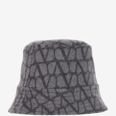 Valentino Garavani Toile Iconographe Bucket Hat In Grey