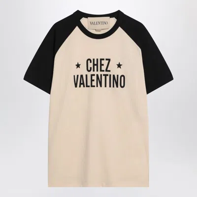 VALENTINO BUTTER/BLACK T-SHIRT WITH CHEZ VALENTINO PRINT