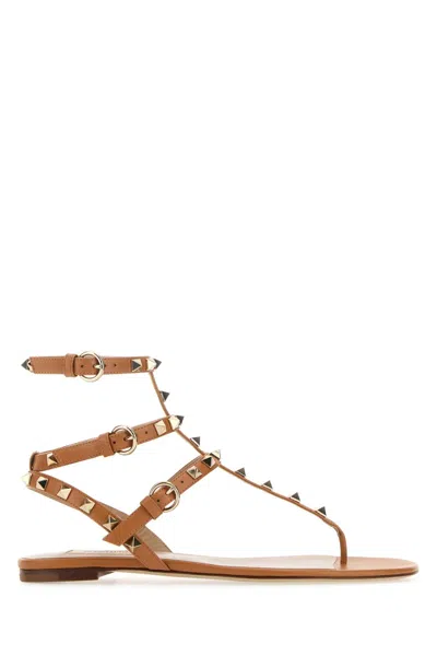 Valentino Garavani Camel Leather Rockstud Thong Sandals In Brown
