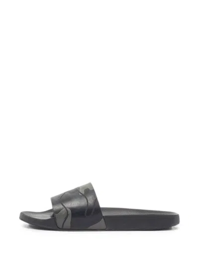 Pre-owned Valentino Garavani Camouflage-print Pool Flip-flops In Black