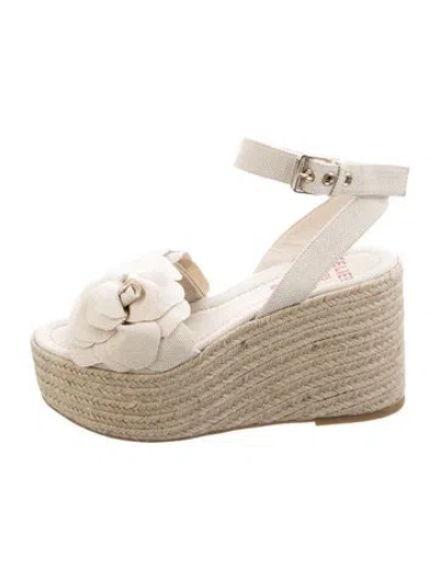 Pre-owned Valentino Garavani Canvas Espadrilles In Neutrals