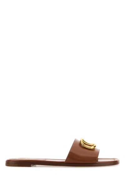 Valentino Garavani Caramel Leather Vlogo Slippers In Brown